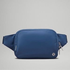 Lululemon everywhere belt bag large